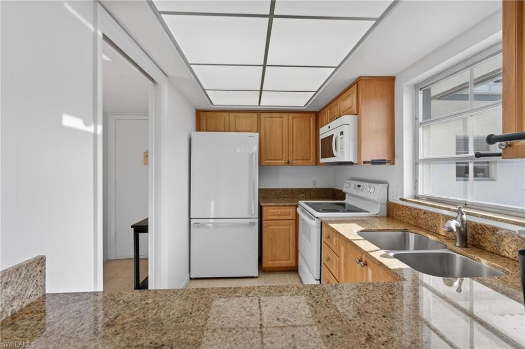 5 High Point Cir W, Unit 303, Naples, FL 34103 Photo