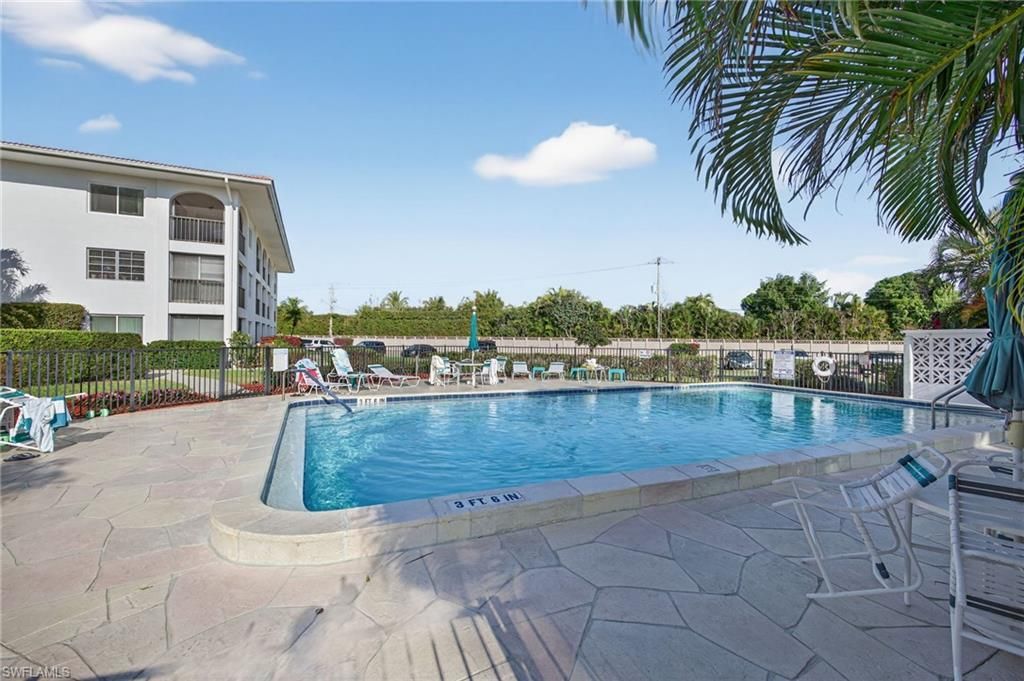 5 High Point Cir W, Unit 303, Naples, FL 34103 Photo