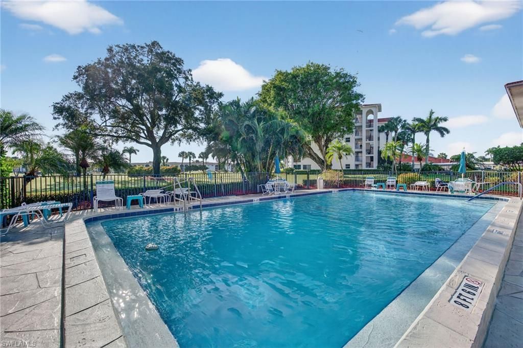 5 High Point Cir W, Unit 303, Naples, FL 34103 Photo