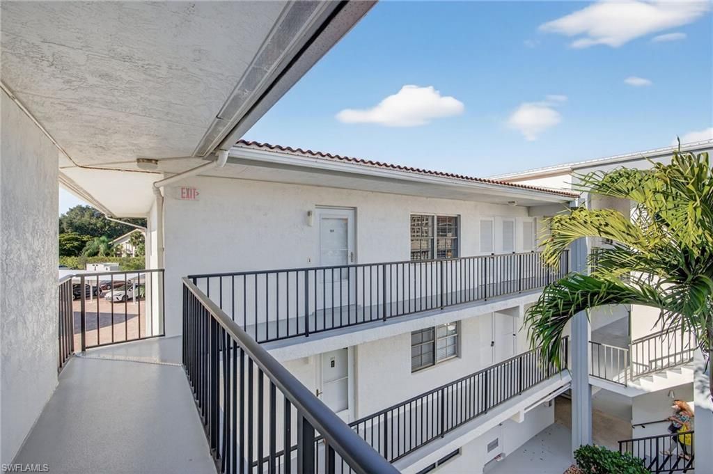 5 High Point Cir W, Unit 303, Naples, FL 34103 Photo