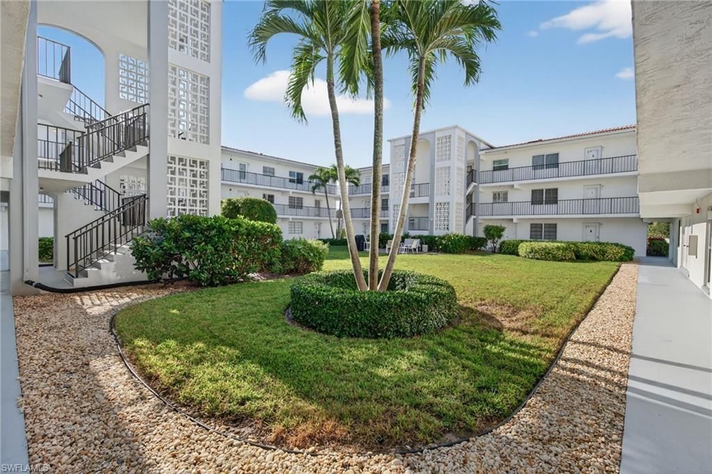 5 High Point Cir W, Unit 303, Naples, FL 34103 Photo