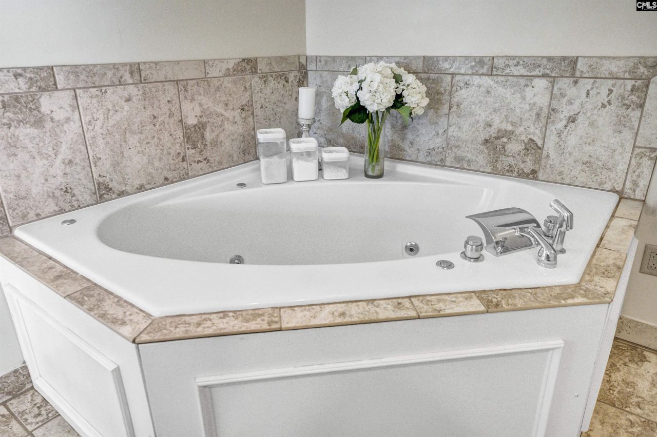 640 Mallard Drive Photo 32