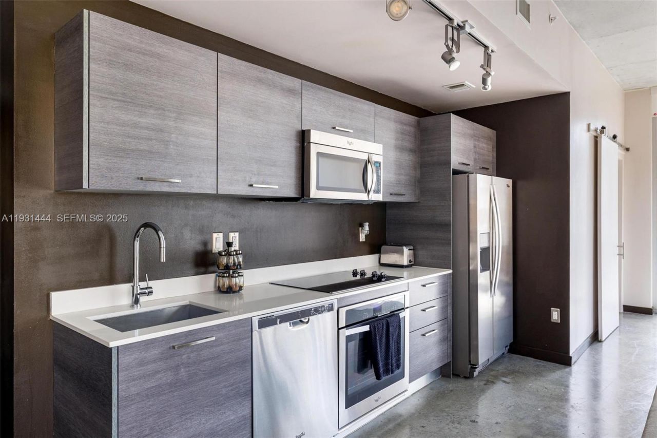 151 SE 1st St, Unit 401, Miami, FL 33131 Photo