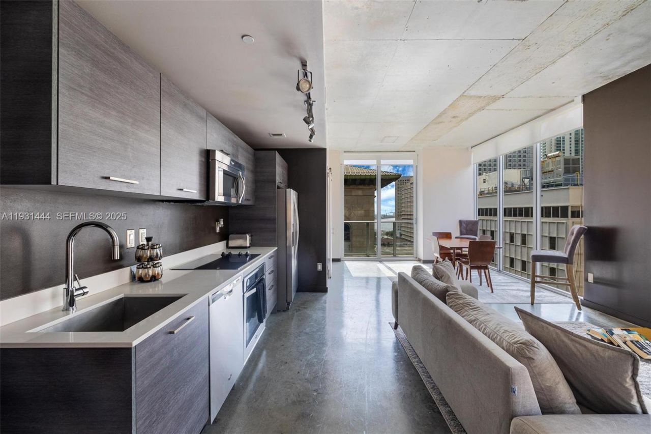 151 SE 1st St, Unit 401, Miami, FL 33131 Photo