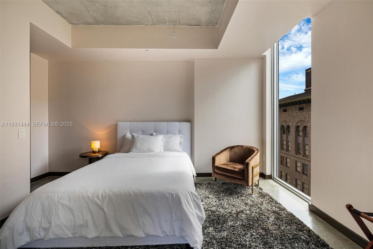 151 SE 1st St, Unit 401, Miami, FL 33131 Photo