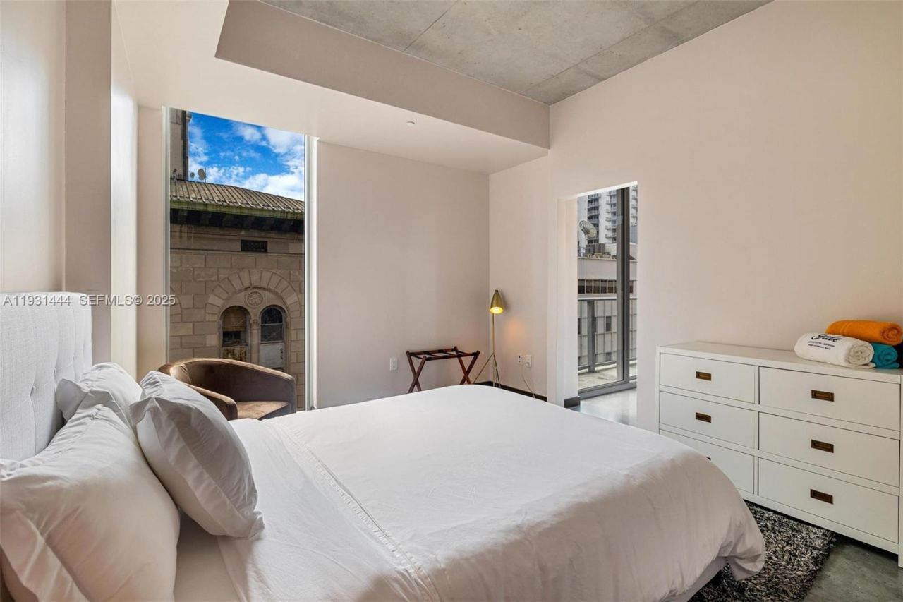 151 SE 1st St, Unit 401, Miami, FL 33131 Photo