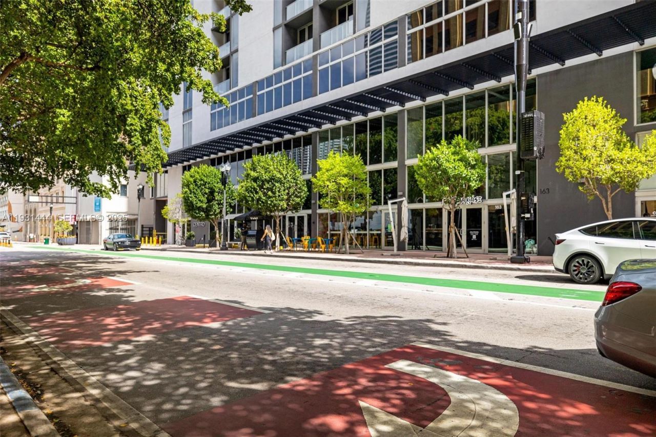 151 SE 1st St, Unit 401, Miami, FL 33131 Photo