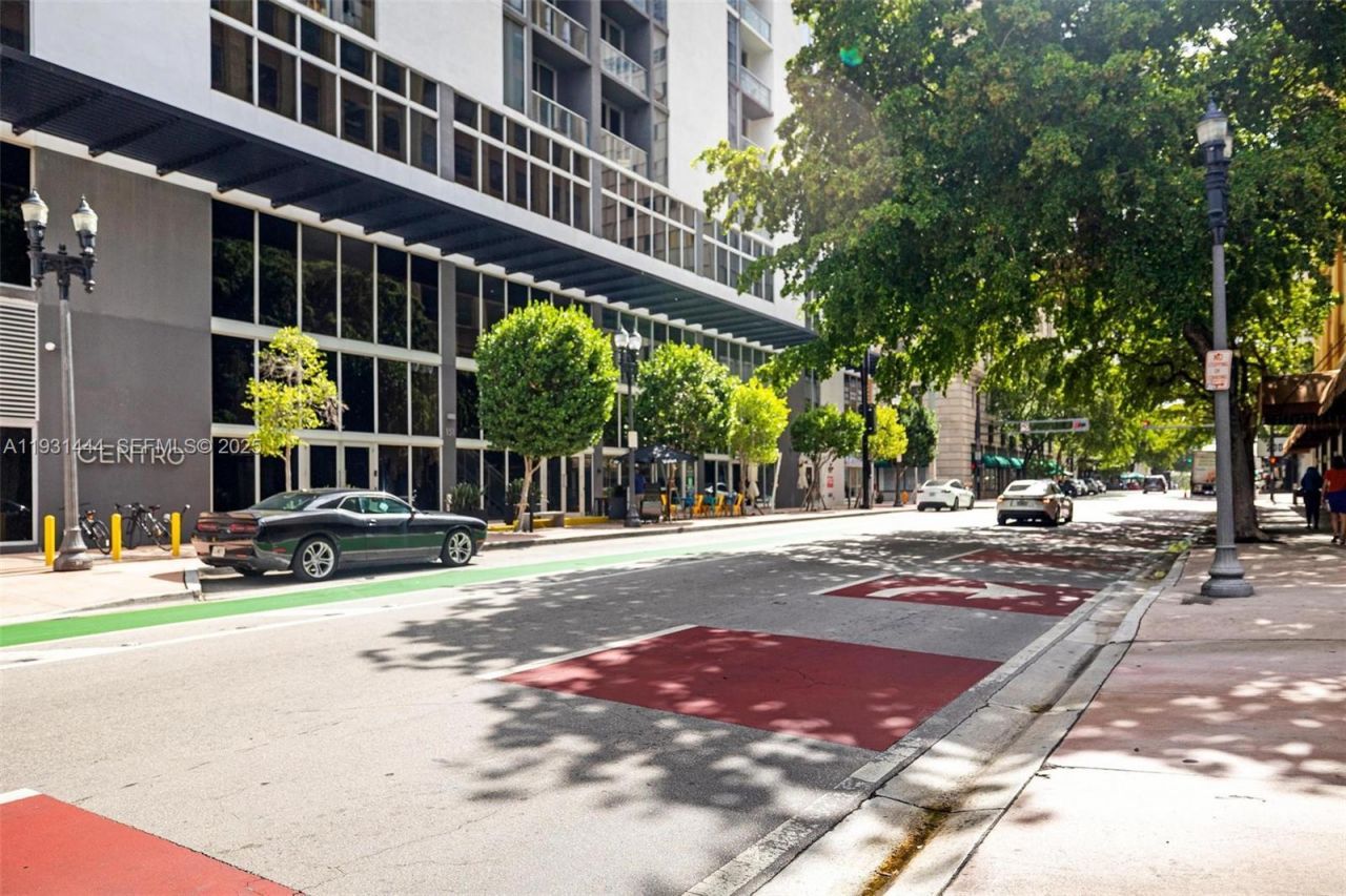 151 SE 1st St, Unit 401, Miami, FL 33131 Photo