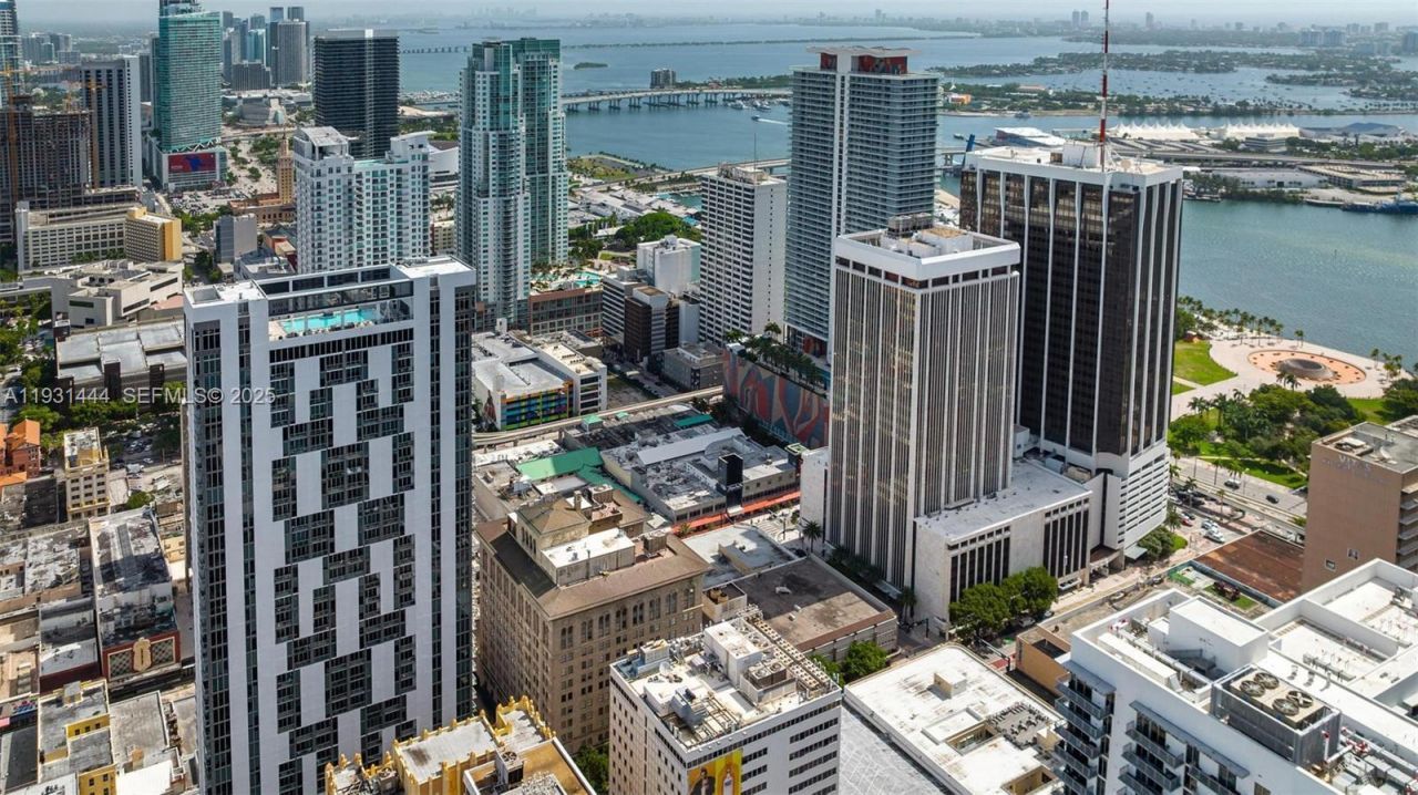 151 SE 1st St, Unit 401, Miami, FL 33131 Photo