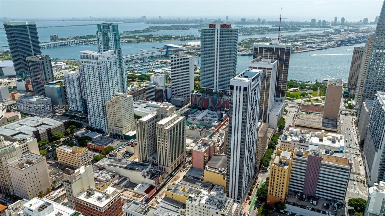 151 SE 1st St, Unit 401, Miami, FL 33131 Photo