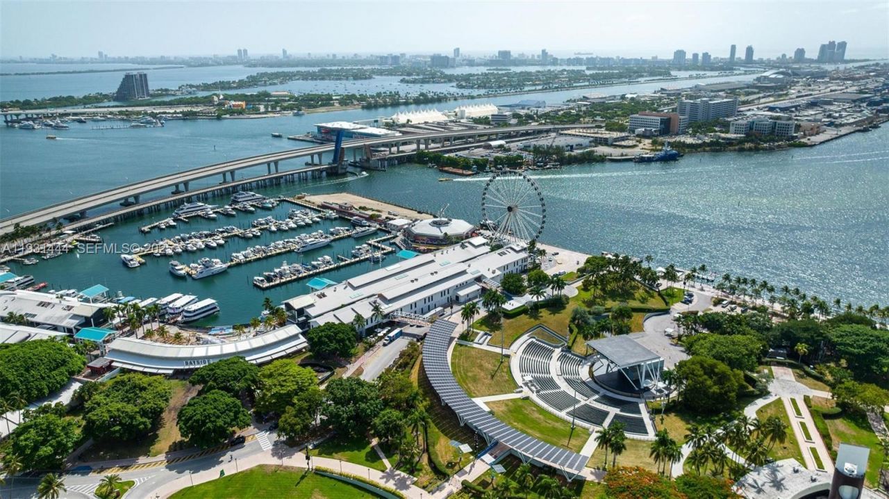 151 SE 1st St, Unit 401, Miami, FL 33131 Photo