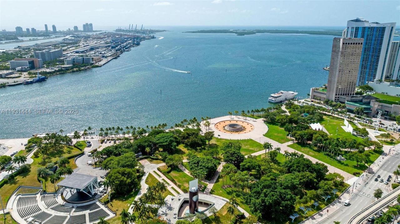 151 SE 1st St, Unit 401, Miami, FL 33131 Photo