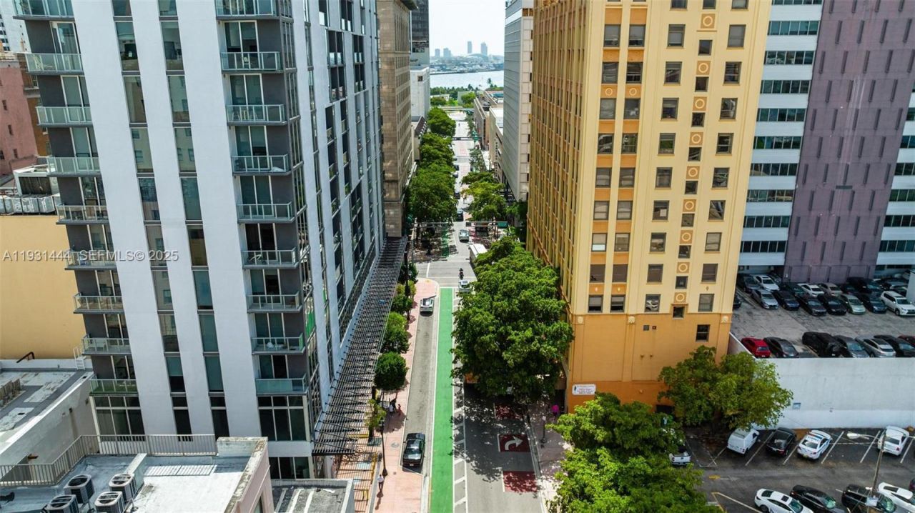 151 SE 1st St, Unit 401, Miami, FL 33131 Photo