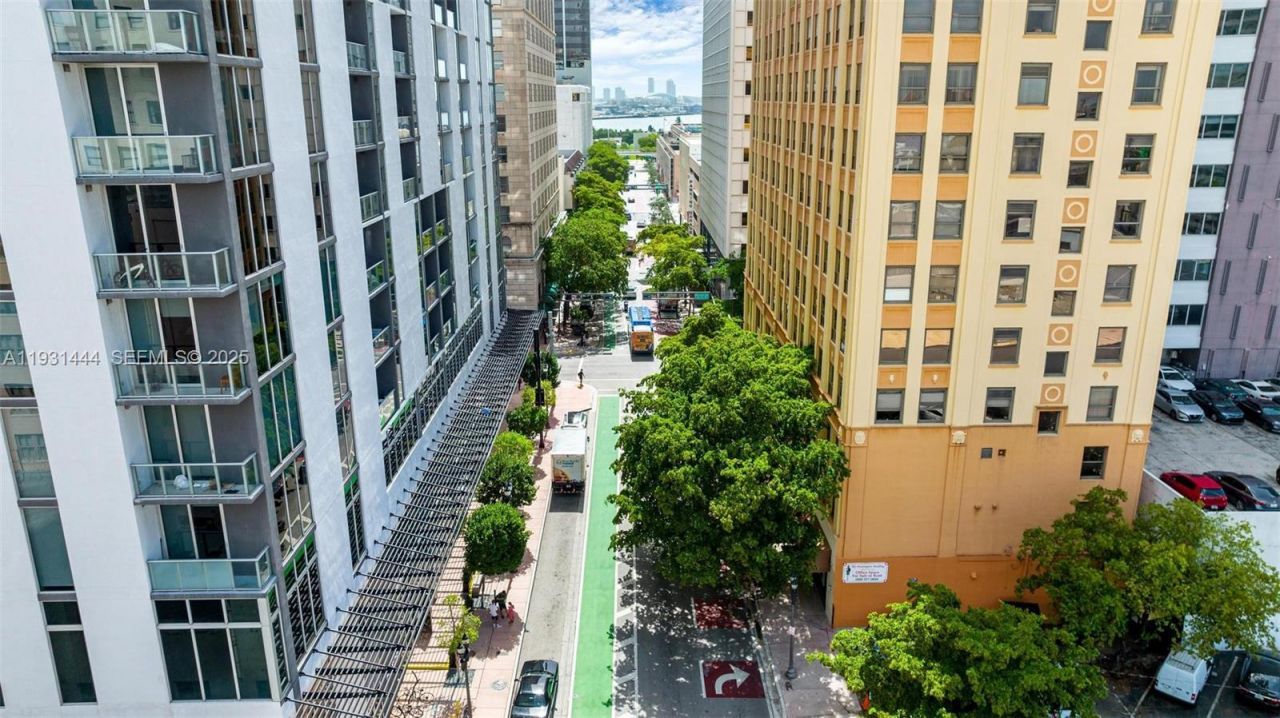 151 SE 1st St, Unit 401, Miami, FL 33131 Photo
