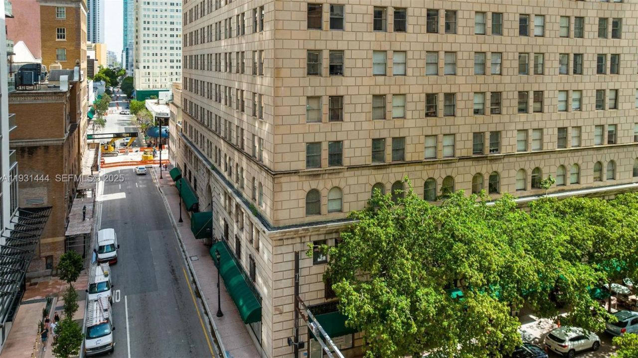 151 SE 1st St, Unit 401, Miami, FL 33131 Photo