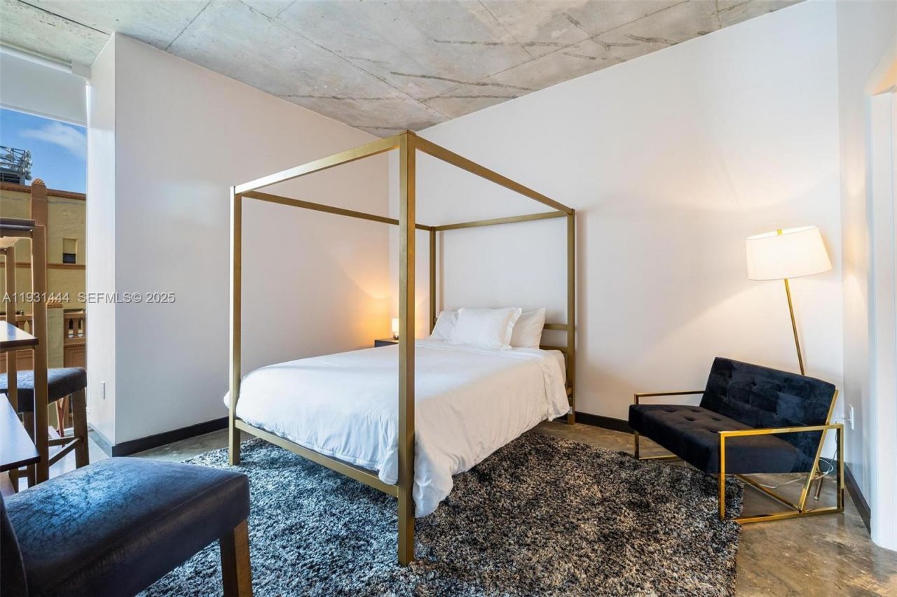 151 SE 1st St, Unit 401, Miami, FL 33131 Photo