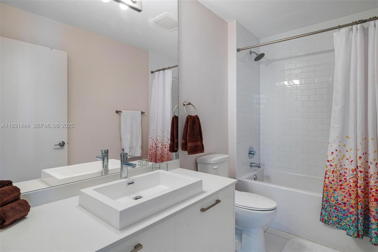 151 SE 1st St, Unit 401, Miami, FL 33131 Photo