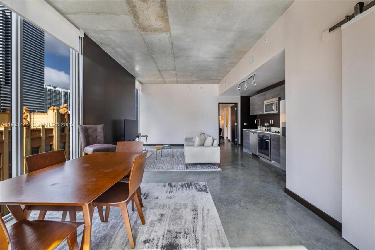 151 SE 1st St, Unit 401, Miami, FL 33131 Photo