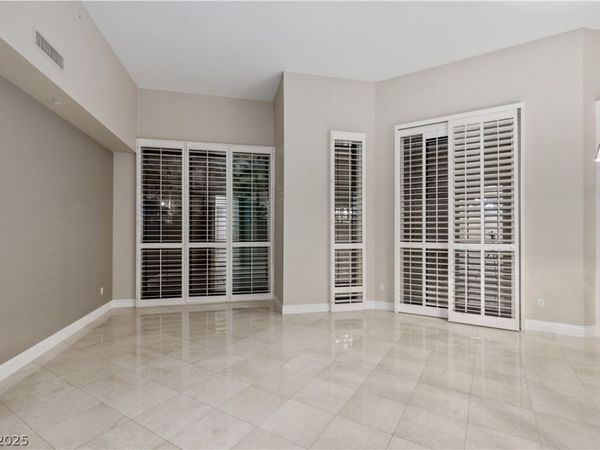 2747 Paradise Road, Unit 106, Las Vegas, NV 89109