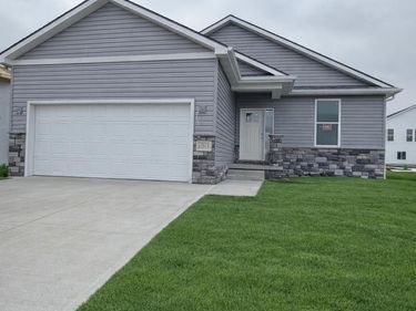 17515 Greenleaf Drive, Omaha, NE 68136