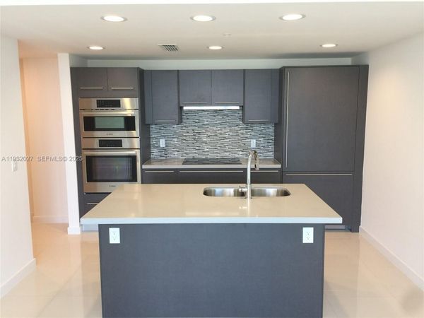 7875 NW 107th Ave, Unit 417, Doral, FL 33178