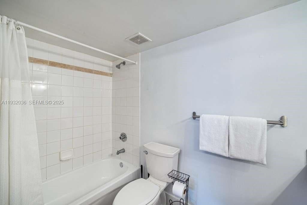 1200 Brickell Bay Dr, Unit 2202, Miami, FL 33131 Photo