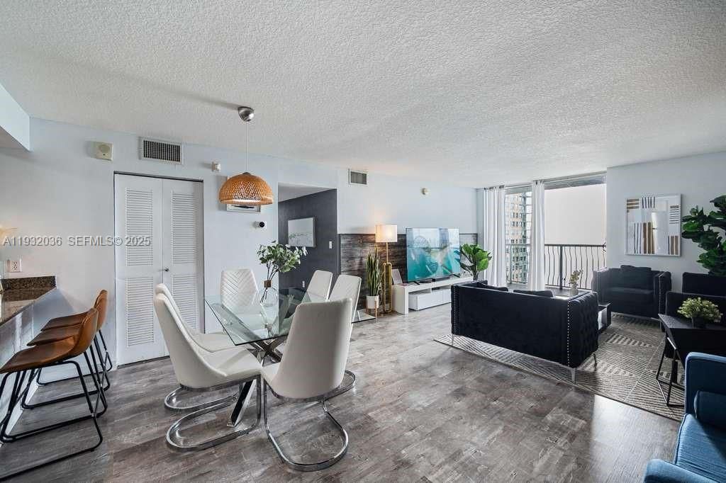 1200 Brickell Bay Dr, Unit 2202, Miami, FL 33131 Photo