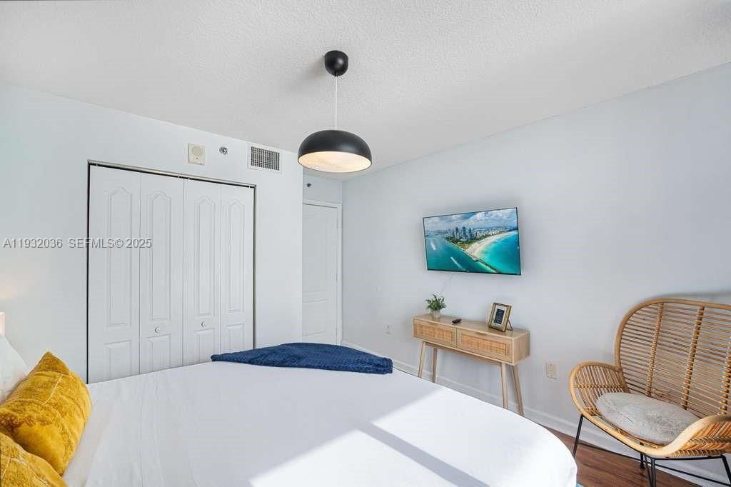 1200 Brickell Bay Dr, Unit 2202, Miami, FL 33131 Photo