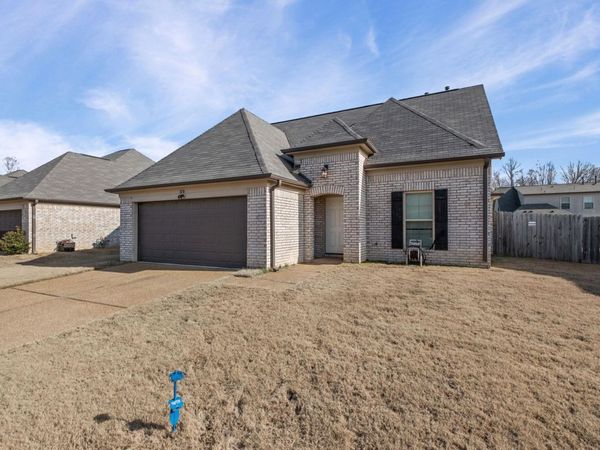 1074 CARIB LOOP W, Cordova, TN 38018