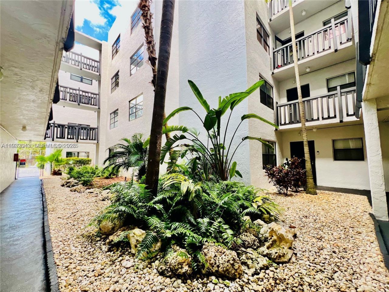 1021 Mockingbird Ln, Unit 215, Plantation, FL 33324 Photo