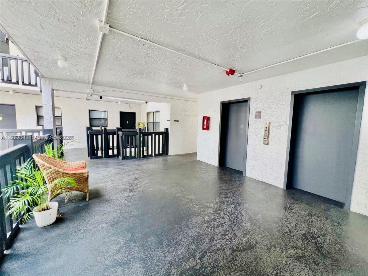 1021 Mockingbird Ln, Unit 215, Plantation, FL 33324 Photo