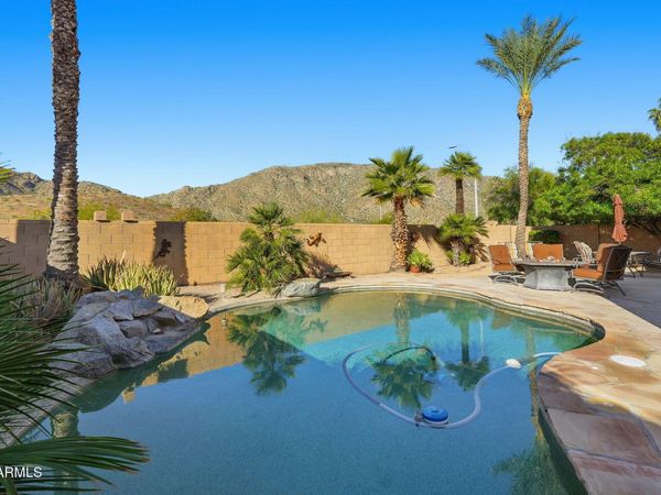 718 E MOUNTAIN SAGE Drive, Phoenix, AZ 85048