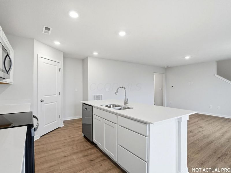 5976 Pitch Pine Drive, Canal Winchester, OH 43110 Photo 13