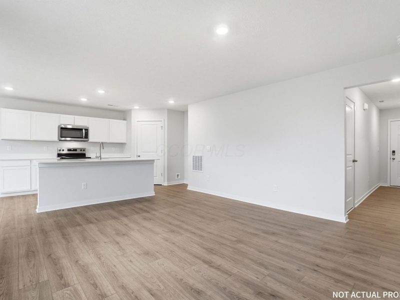 5976 Pitch Pine Drive, Canal Winchester, OH 43110 Photo 8