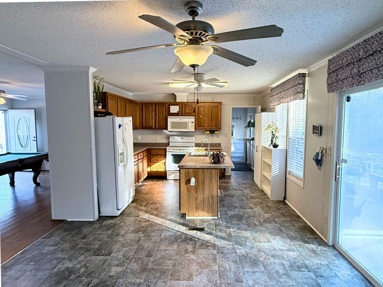 106 Airborne Way Photo 7