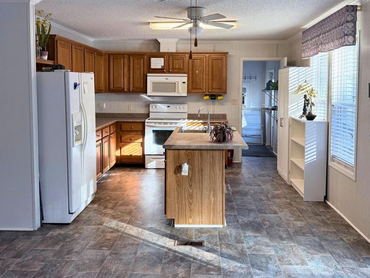 106 Airborne Way Photo 9