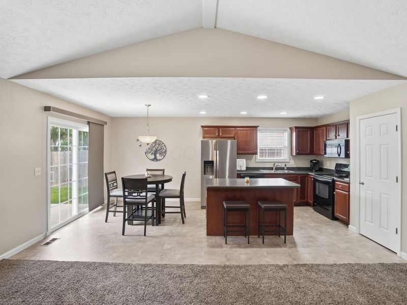 1728 Hunters Ridge Drive, Troy, OH 45373 Photo 10