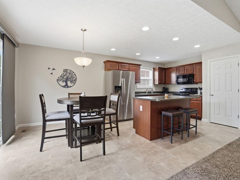 1728 Hunters Ridge Drive, Troy, OH 45373 Photo 11