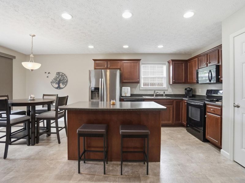 1728 Hunters Ridge Drive, Troy, OH 45373 Photo 12