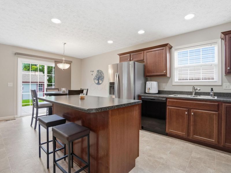 1728 Hunters Ridge Drive, Troy, OH 45373 Photo 13