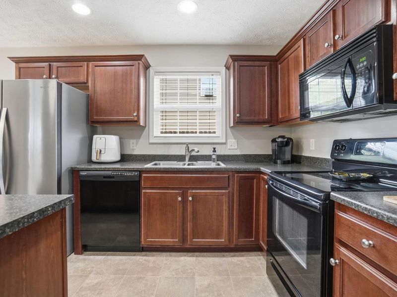 1728 Hunters Ridge Drive, Troy, OH 45373 Photo 14