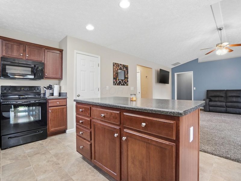 1728 Hunters Ridge Drive, Troy, OH 45373 Photo 16