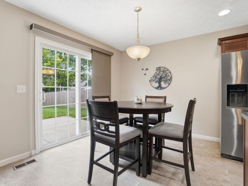 1728 Hunters Ridge Drive, Troy, OH 45373 Photo 18