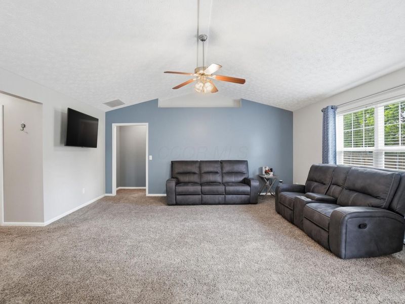 1728 Hunters Ridge Drive, Troy, OH 45373 Photo 5