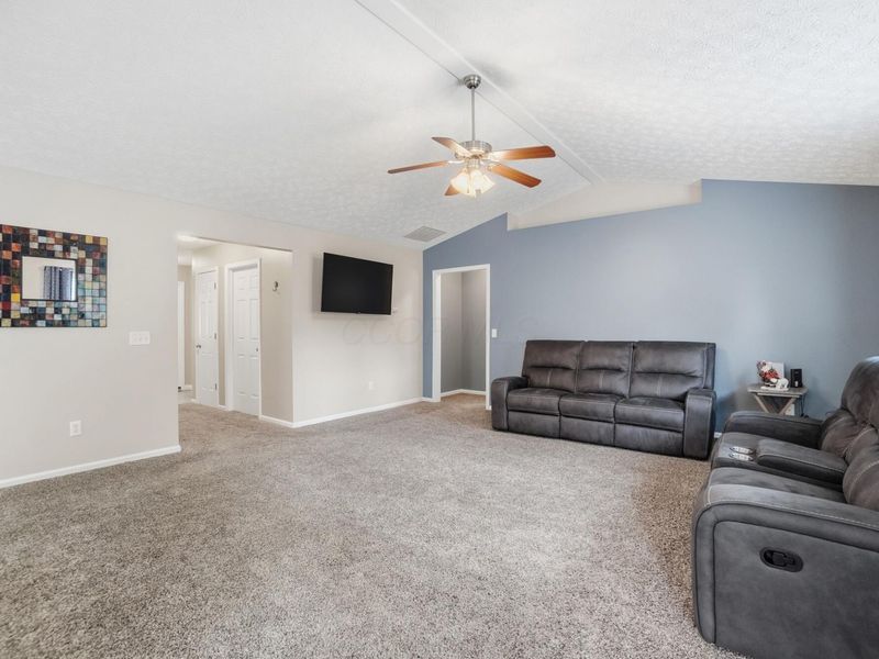 1728 Hunters Ridge Drive, Troy, OH 45373 Photo 6