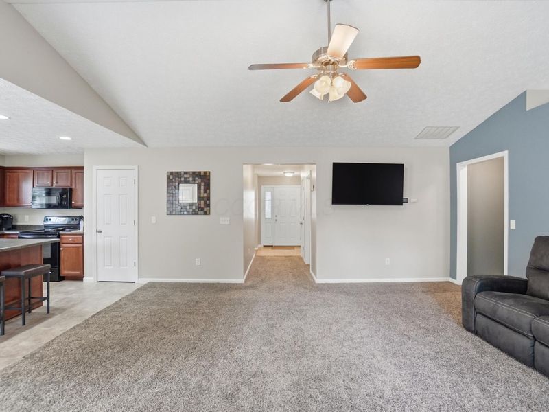 1728 Hunters Ridge Drive, Troy, OH 45373 Photo 7