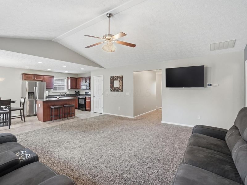 1728 Hunters Ridge Drive, Troy, OH 45373 Photo 8
