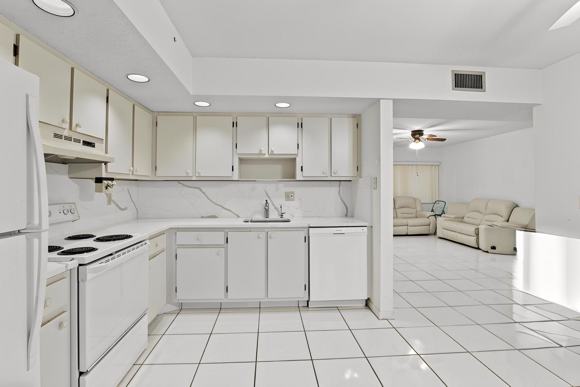 5280 Las Verdes Circle, Unit 219, Delray Beach, FL 33484 Photo