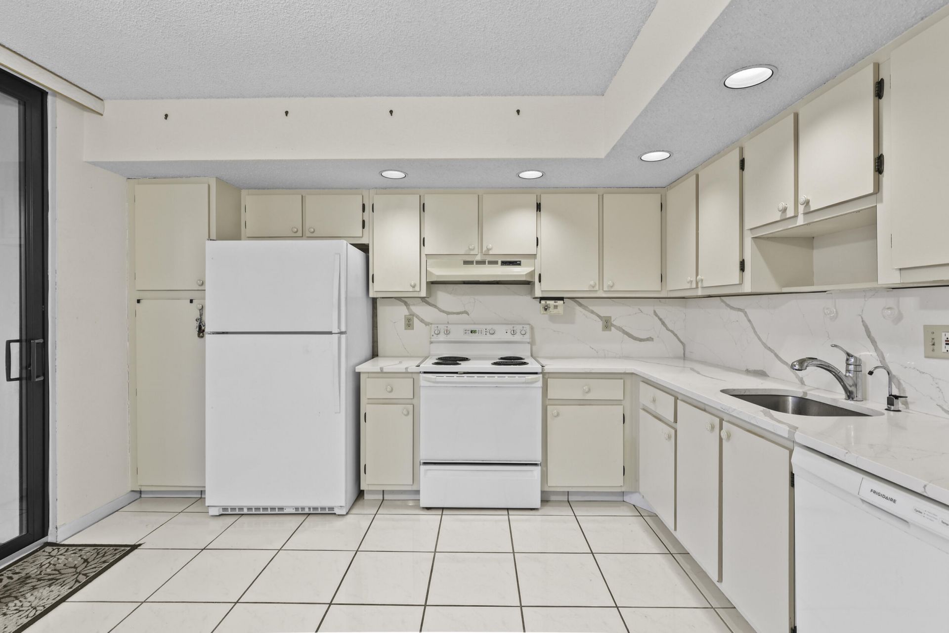5280 Las Verdes Circle, Unit 219, Delray Beach, FL 33484 Photo