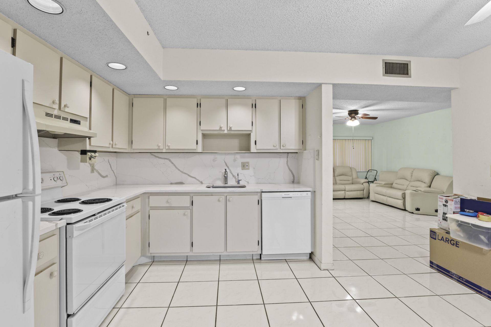 5280 Las Verdes Circle, Unit 219, Delray Beach, FL 33484 Photo
